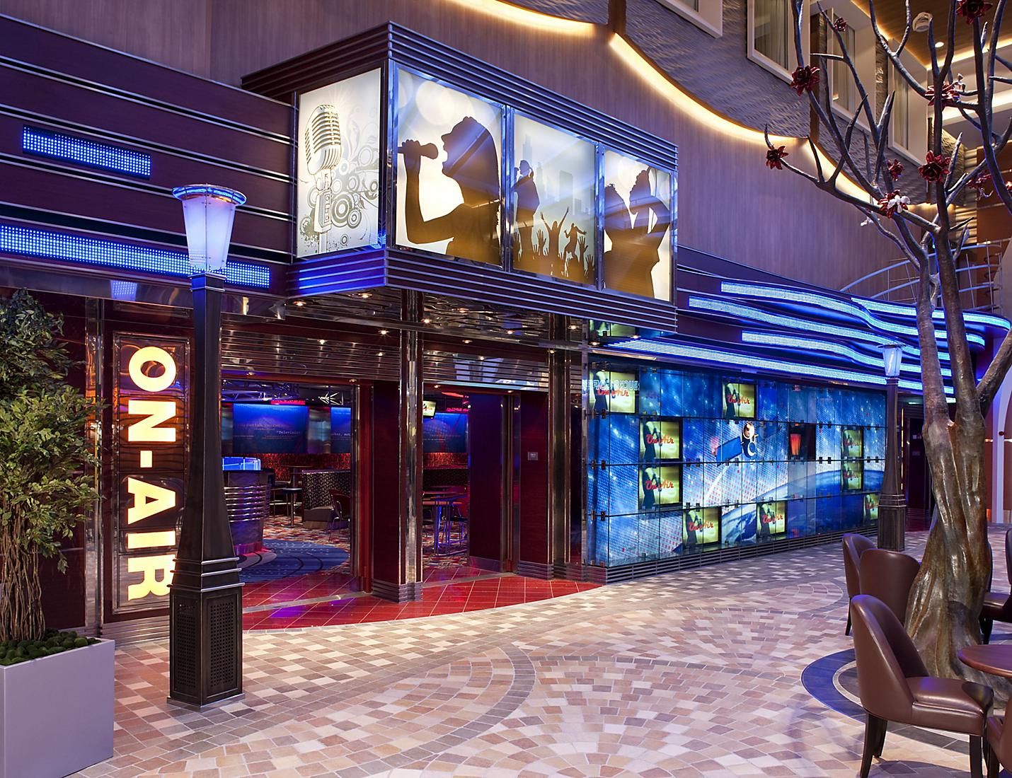 On Air Club on the Wonder of the Seas