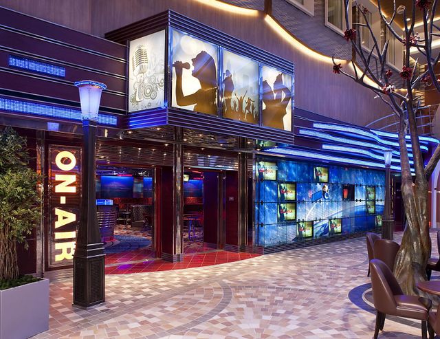 On Air Club on the Wonder of the Seas