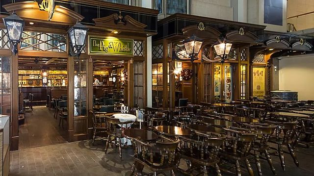 Pig And Whistle Pub on the Voyager of the Seas