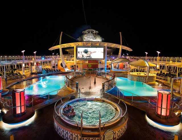 Pool Parties on the Mariner of the Seas
