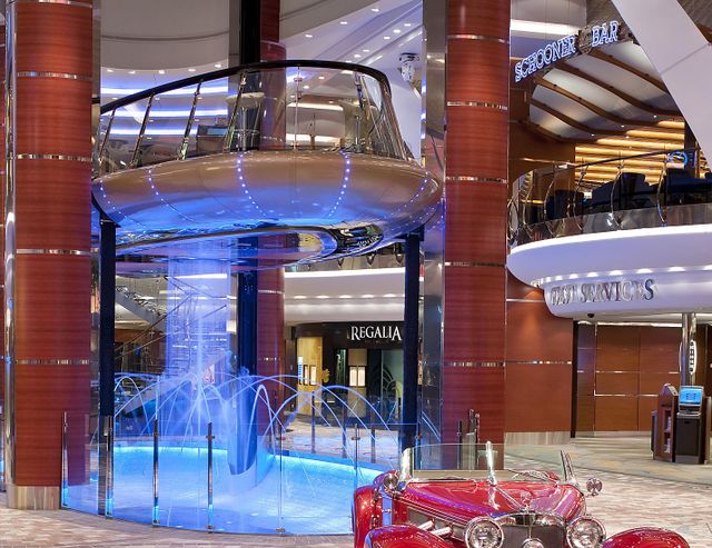 Rising Tide Bar on the Wonder of the Seas