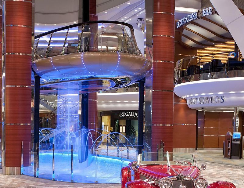 Rising Tide Bar on the Symphony of the Seas