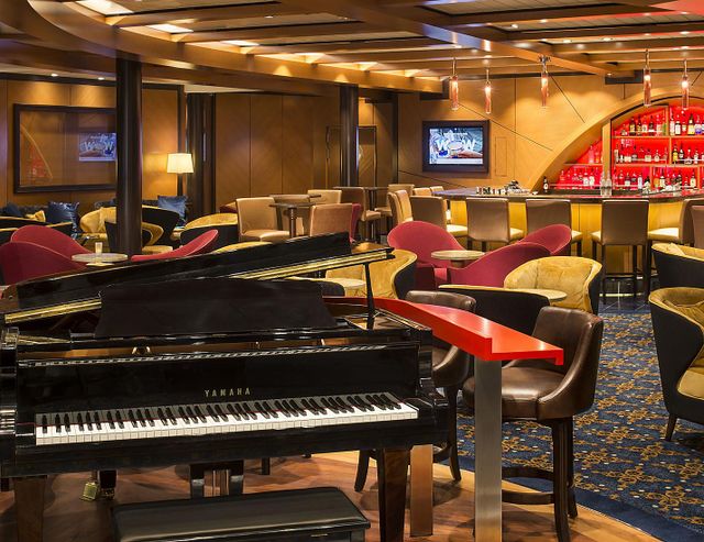 Schooner Bar on the Voyager of the Seas