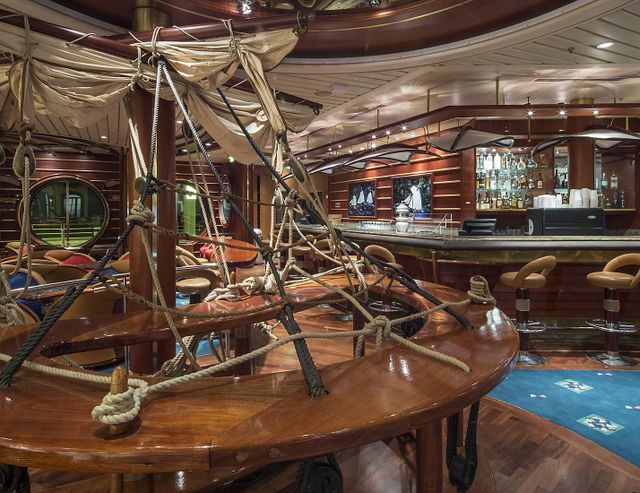 Schooner Bar on the Voyager of the Seas