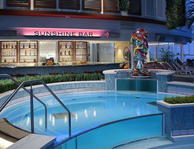 Sunshine Bar on the Ovation of the Seas