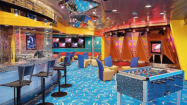 The Living Room on the Quantum of the Seas
