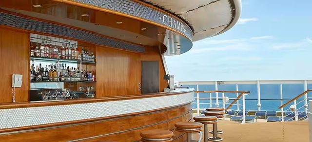 Sun Deck Bar on the Norwegian Escape